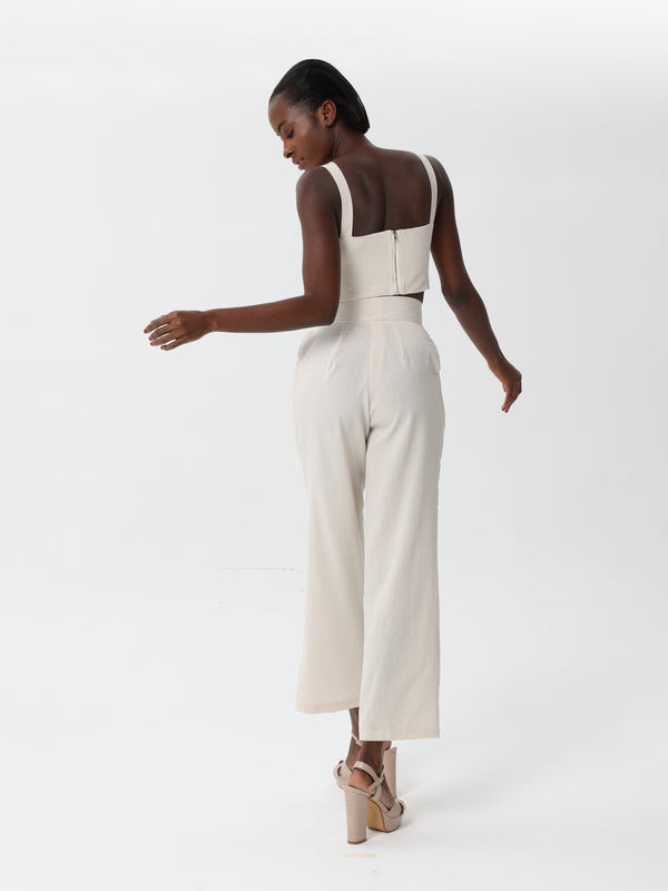 Two-piece set in solid color linen and a cropped blouse