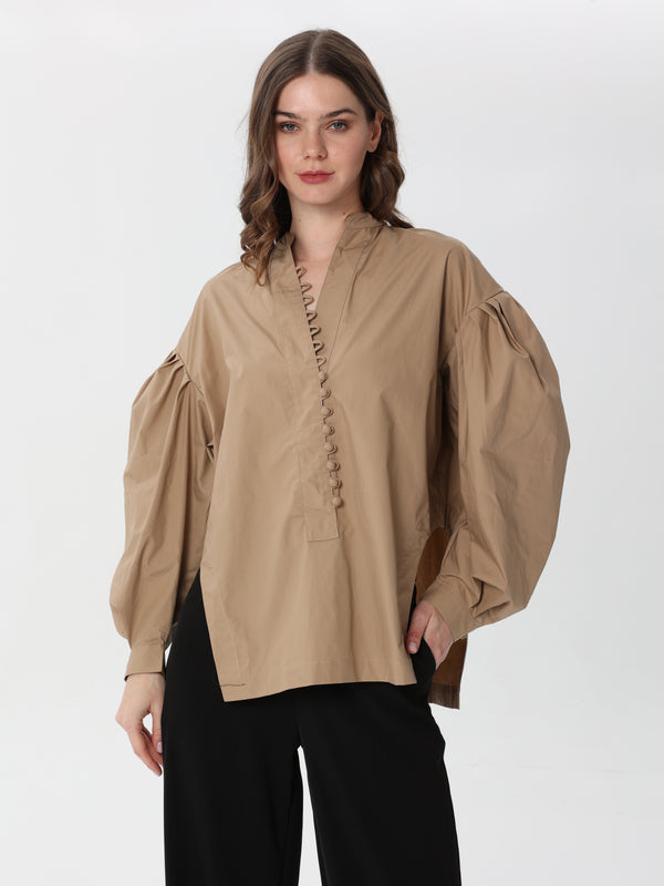 Loose shirt with wide buttons in the front and a V opening | shirt | W DE MODA