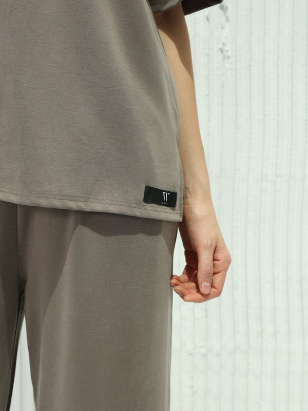 Comfortable casual outfit, brown