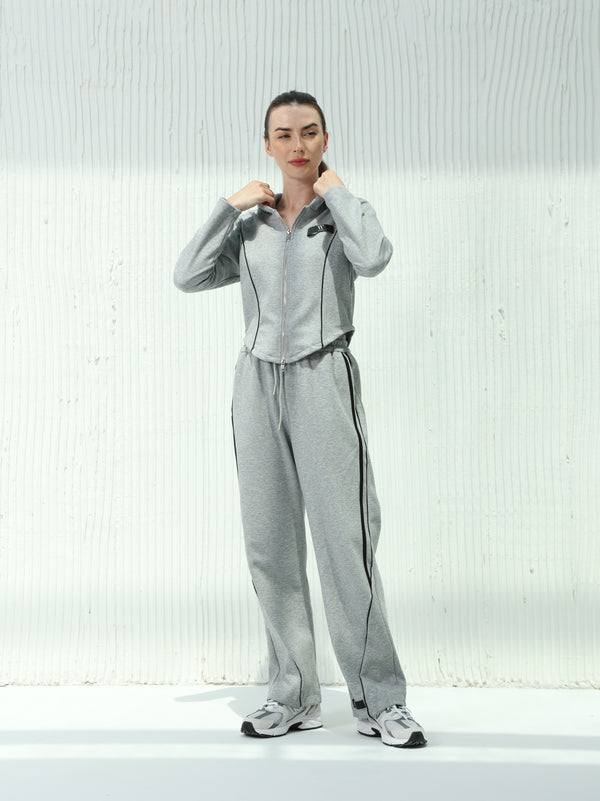 Grey sports suit with cap | W DE MODA