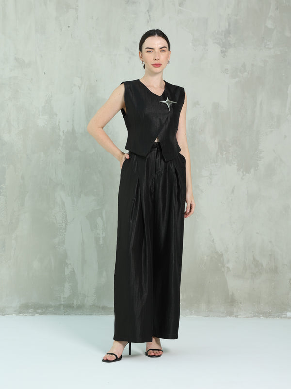 Black set with star brooch design | W DE MODA