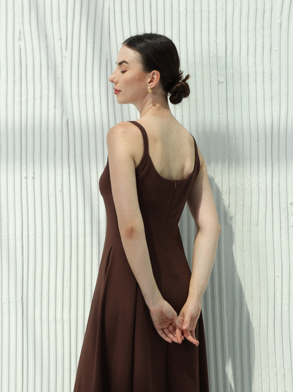 Brown sleeveless dress with hidden pockets