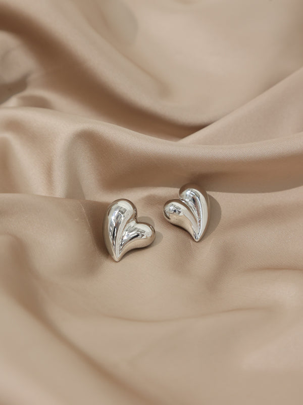 Metal heart slanted earrings