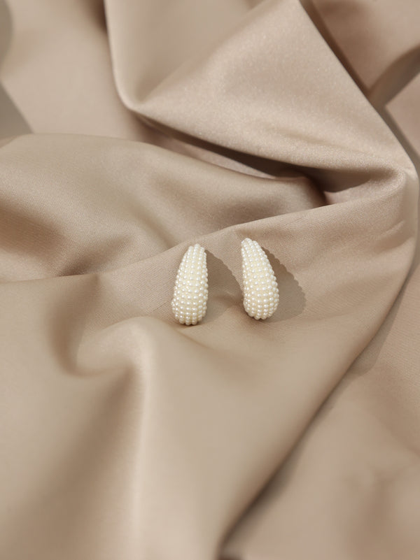 Chunky pearl earrings