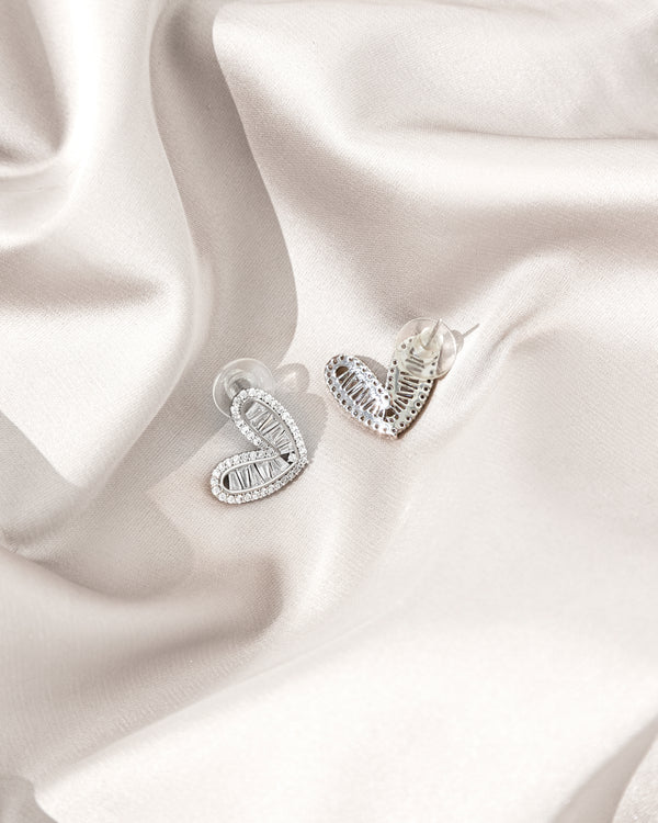 Crystal heart stud earrings | Earrings | W DE MODA