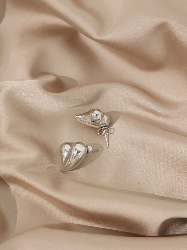 Metal heart slanted earrings