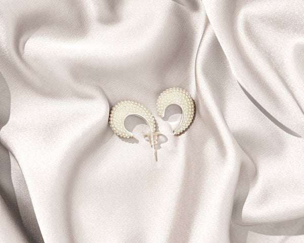 Chunky pearl earrings