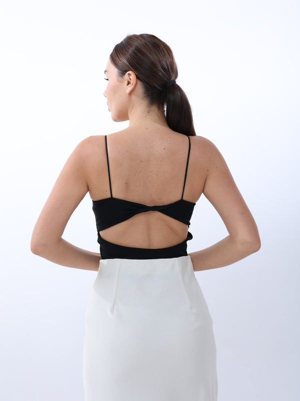 Slim-fit T-shirt Sleeveless straps and an opening at the back