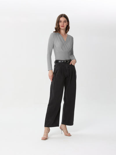 T-shirt with ruffles, V-neck and pleats | T-shirt | W DE MODA