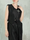 Black set with star brooch design