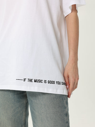 Free size T-shirt with embroidery at the bottom