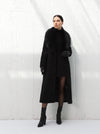 Long black coat with fur collar and belt | W DE MODA