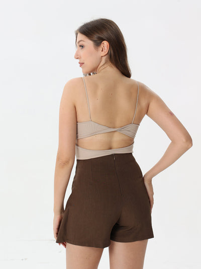 Slim-fit T-shirt Sleeveless straps and an opening at the back