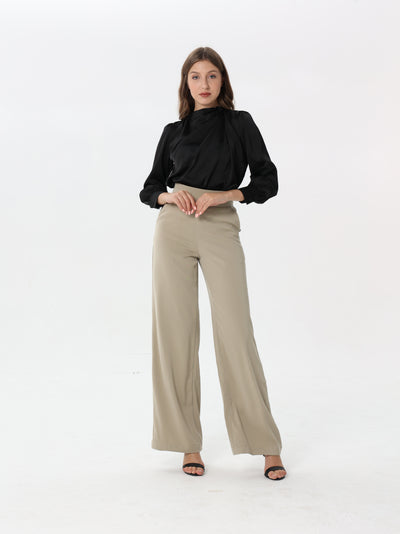 Silk blouse with ruffled shoulder | Blouse | W DE MODA