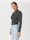 T-shirt with a V-neckline and side ruffles