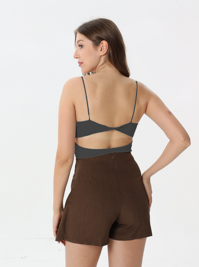 Slim-fit T-shirt Sleeveless straps and an opening at the back